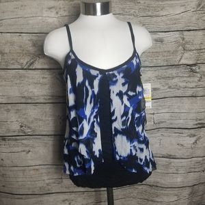 International Concepts Top Size Medium.Pit to pit approx:  15 inches Right sh